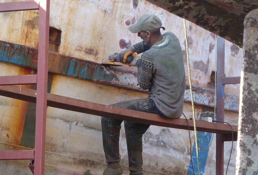 Akdenizli Balıkçılar ’vira Bismillah’ Demeye Hazırlanıyor