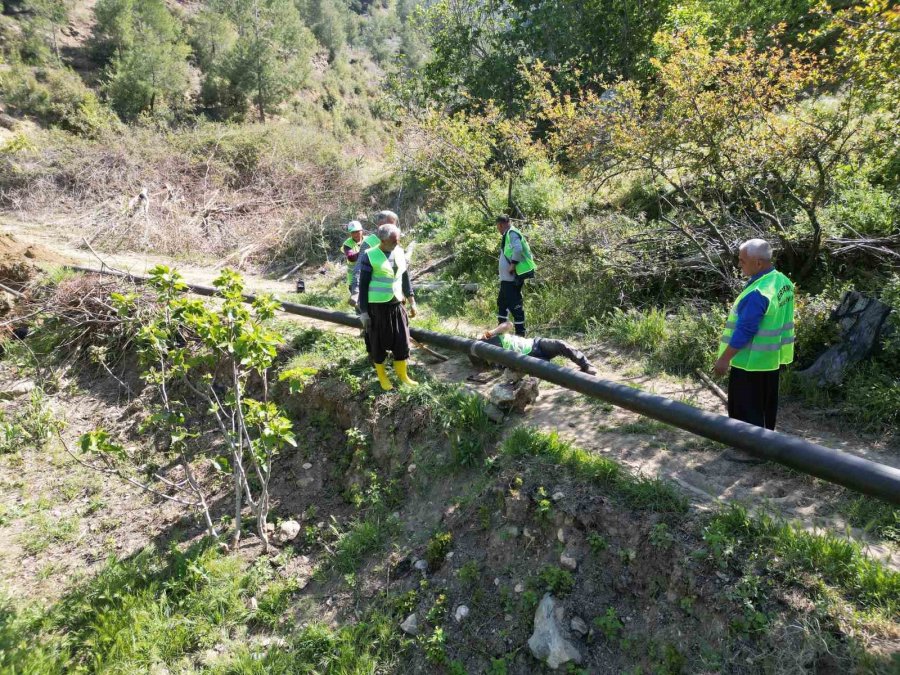 Erdemli Belediyesinden Üreticilere 32 Bin Metre Sulama Borusu Desteği