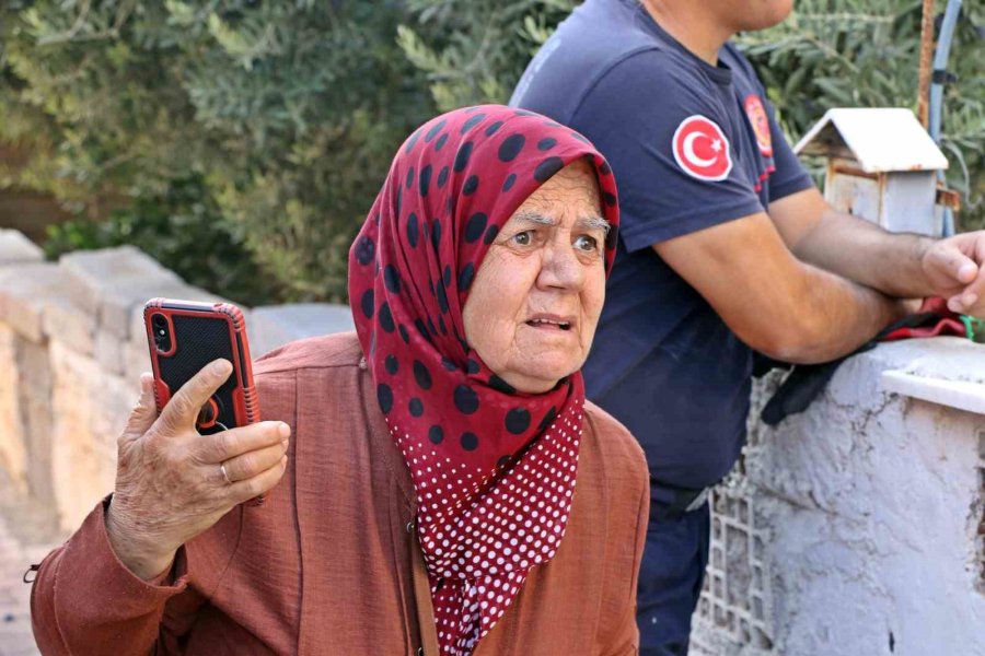 Antalya’da Daire Yangını Yaşlı Kadını Endişelendirdi