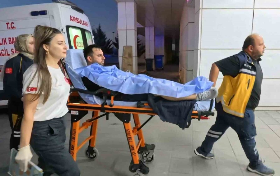 Önce Komşusunu Sonra Annesi İle Kardeşini Ardından Kendini Vurdu