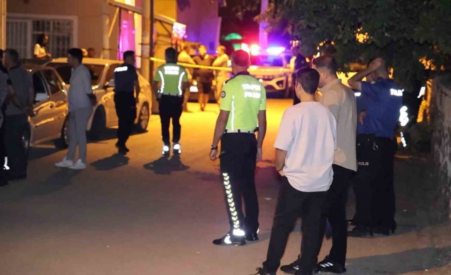 Önce Komşusunu Sonra Annesi İle Kardeşini Ardından Kendini Vurdu