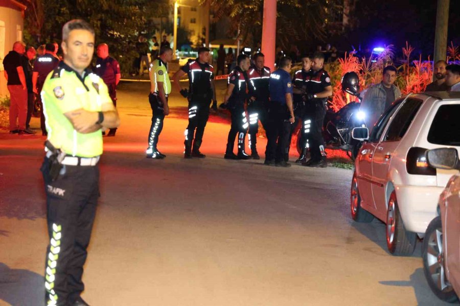 Önce Komşusunu Sonra Annesi İle Kardeşini Ardından Kendini Vurdu