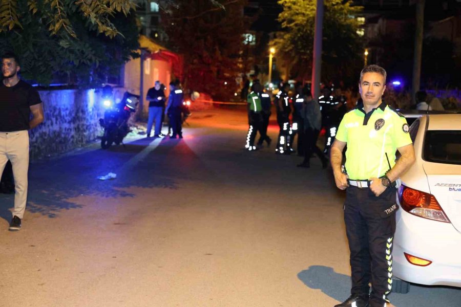 Önce Komşusunu Sonra Annesi İle Kardeşini Ardından Kendini Vurdu