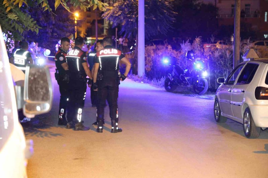 Önce Komşusunu Sonra Annesi İle Kardeşini Ardından Kendini Vurdu