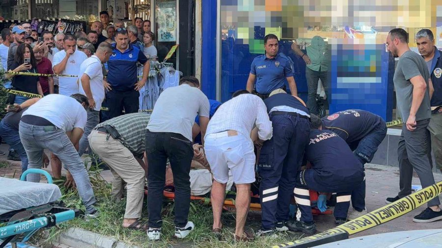 Antalya’da Eşiyle Birlikte Yürüdüğü Kaldırımda Silahlı Saldırıya Uğradı