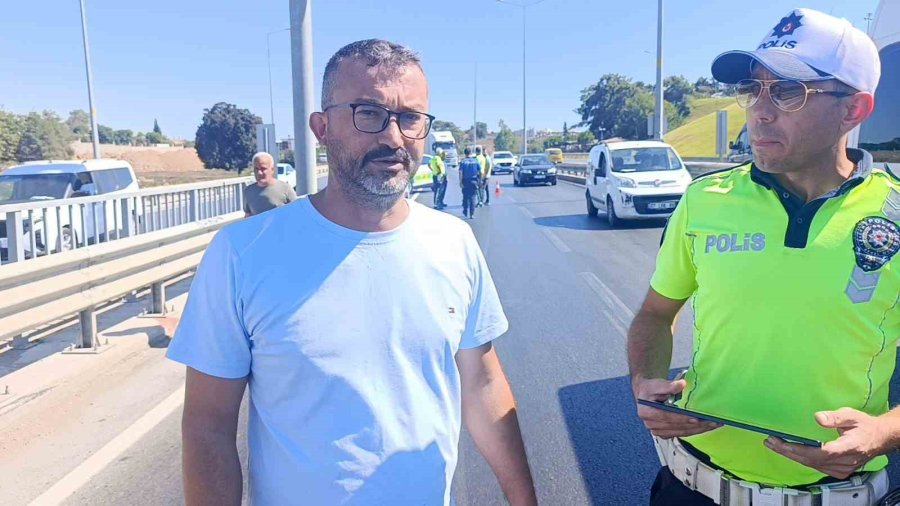 Bariyerlere Çarpıp Kaza Yapan Sürücü Kazayı Burnu Kanamadan Atlattı