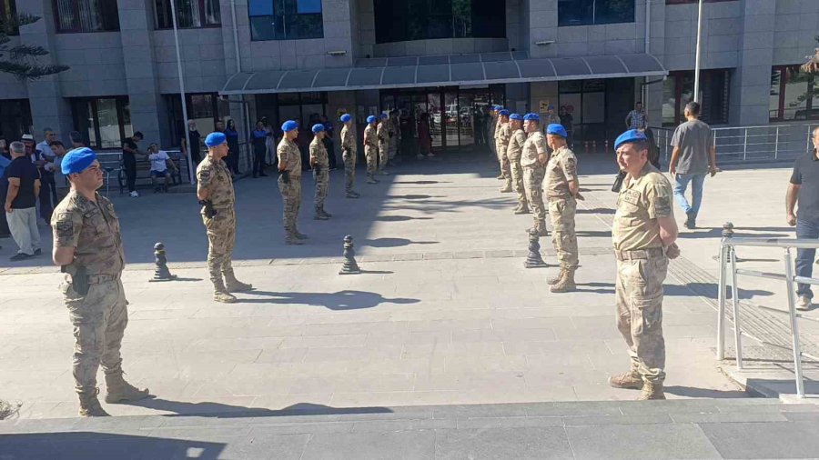Gözaltına Alınan Eski Manavgat Belediye Başkanı Şükrü Sözen Adliyeye Sevk Edildi