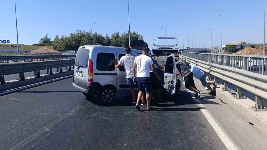 Bariyerlere Çarpıp Kaza Yapan Sürücü Kazayı Burnu Kanamadan Atlattı