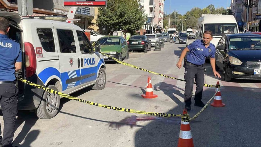 Ekmek Alıp Evine Dönen Yaşlı Adama Motosiklet Çarptı