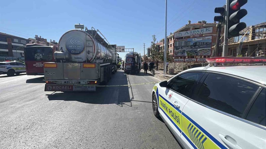 Engelli Kız Çocuğu İle Annesine Tır Çarptı: Tırın Altında Kalan Anne Olay Yerinde Hayatını Kaybetti