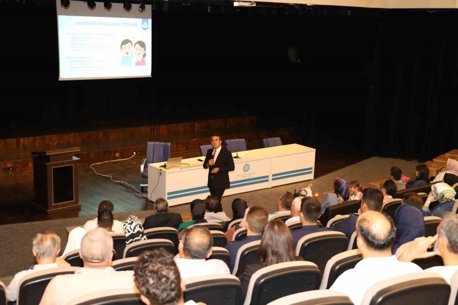 Evliliklerde Ufak Tebessümler, Büyük Farklar Oluşturuyor