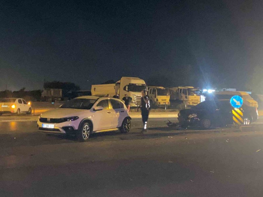 Antalya’da 3 Aracın Karıştığı Kazada 5 Kişi Yaralandı