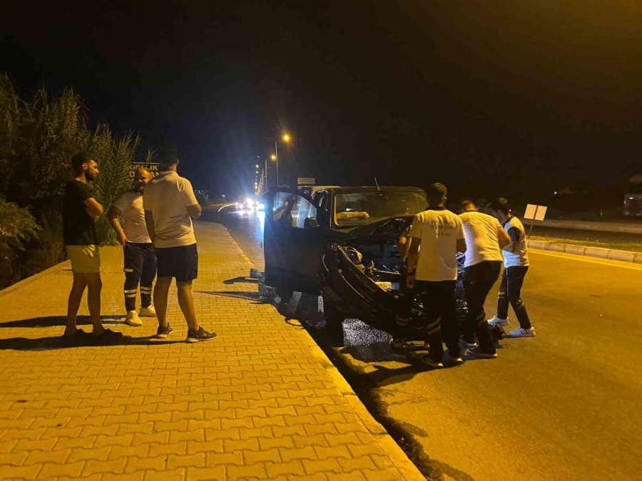 Antalya’da 3 Aracın Karıştığı Kazada 5 Kişi Yaralandı