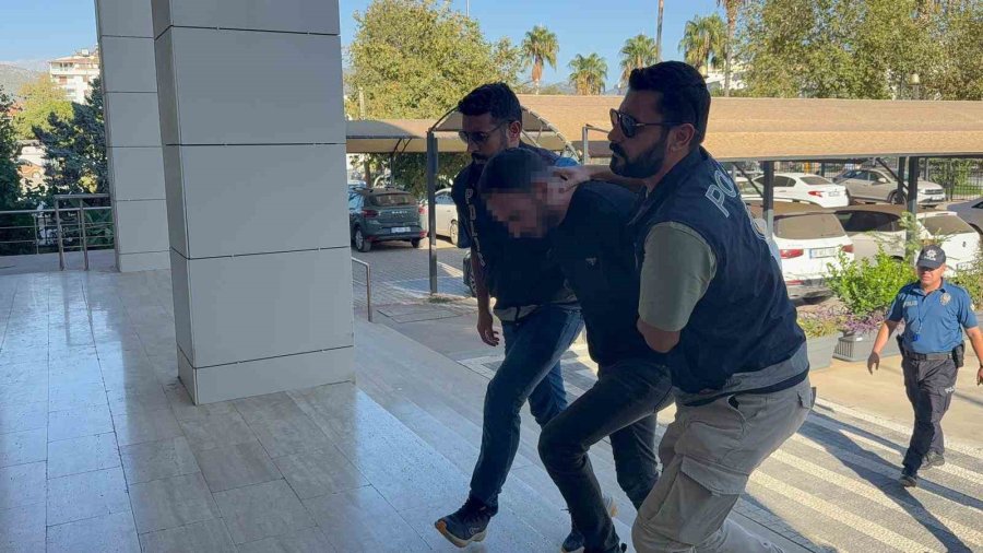 Ailesiyle Yolda Yürüyen Adamı Bacaklarından Vuran Şüpheli Adliyeye Sevk Edildi