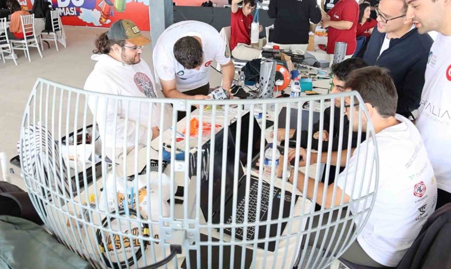 Atalay: "hem Teknolojik Hem De Uydu, Uzay Alanına Gençlerin İlgisini Çekmeyi Hedefliyoruz"