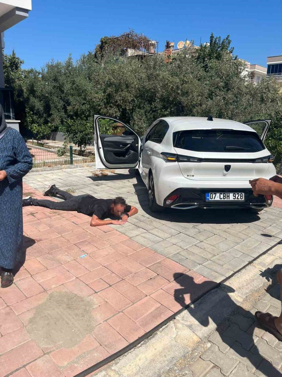 Ailesiyle Yolda Yürüyen Adamı Bacaklarından Vuran Şüpheli Adliyeye Sevk Edildi