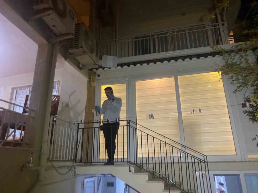 Eski Karısını Eşarbıyla Ve Yastıkla Boğup Polise Teslim Oldu