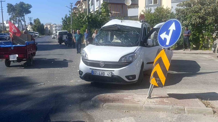 Ehliyetsiz Sürücüyü Korumak İçin Yalan Söyledi, Karakola Götürüldü