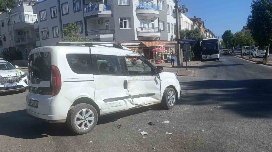 Ehliyetsiz Sürücüyü Korumak İçin Yalan Söyledi, Karakola Götürüldü