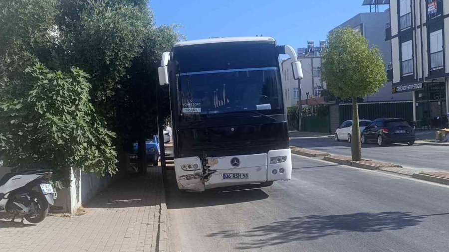 Ehliyetsiz Sürücüyü Korumak İçin Yalan Söyledi, Karakola Götürüldü
