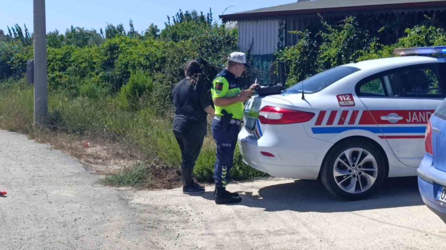 Sulama Kanalına Uçan Otomobilin Sürücüsü Kazayı Yara Almadan Atlattı