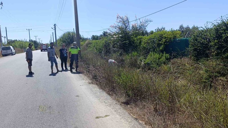 Sulama Kanalına Uçan Otomobilin Sürücüsü Kazayı Yara Almadan Atlattı