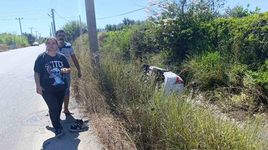 Sulama Kanalına Uçan Otomobilin Sürücüsü Kazayı Yara Almadan Atlattı