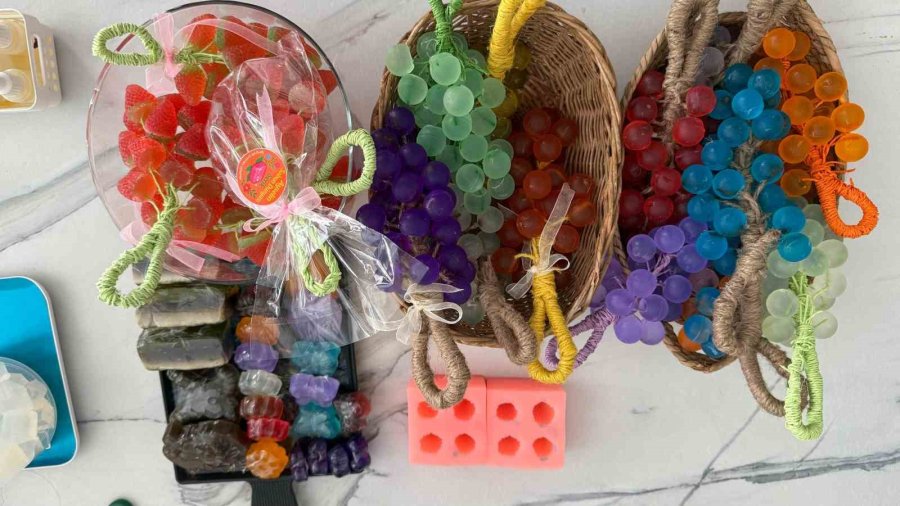 Anne Olunca Mutfağını Atölyeye Çevirip Kendi İşini Kurdu: Sabunları Meyve Şeklinde Tasarlıyor