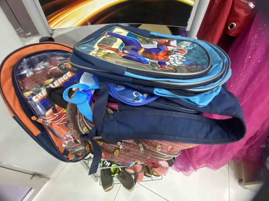 "ihtiyaç Köşesi" Öğrenci Ve Velilerin Yüzünü Güldürüyor