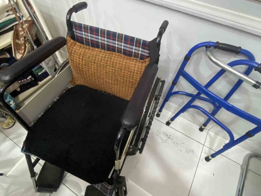 "ihtiyaç Köşesi" Öğrenci Ve Velilerin Yüzünü Güldürüyor