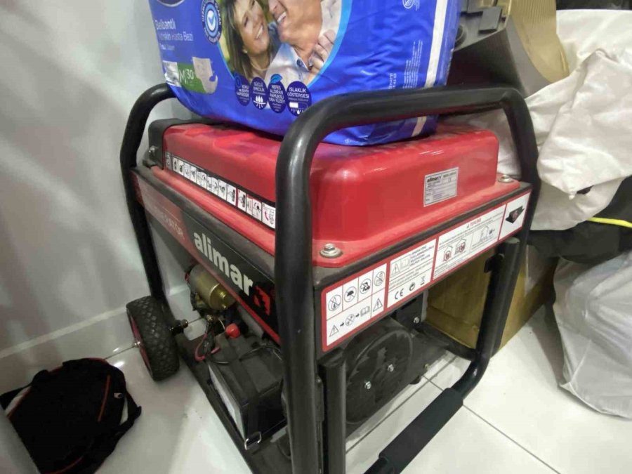 "ihtiyaç Köşesi" Öğrenci Ve Velilerin Yüzünü Güldürüyor