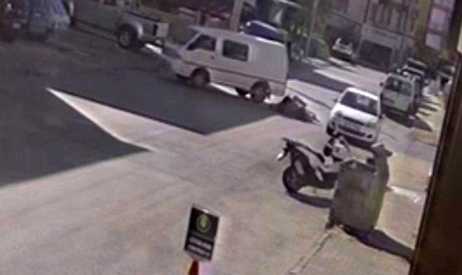 Bisikletle Çay Servisi Yapan Garson Ölümden Döndü