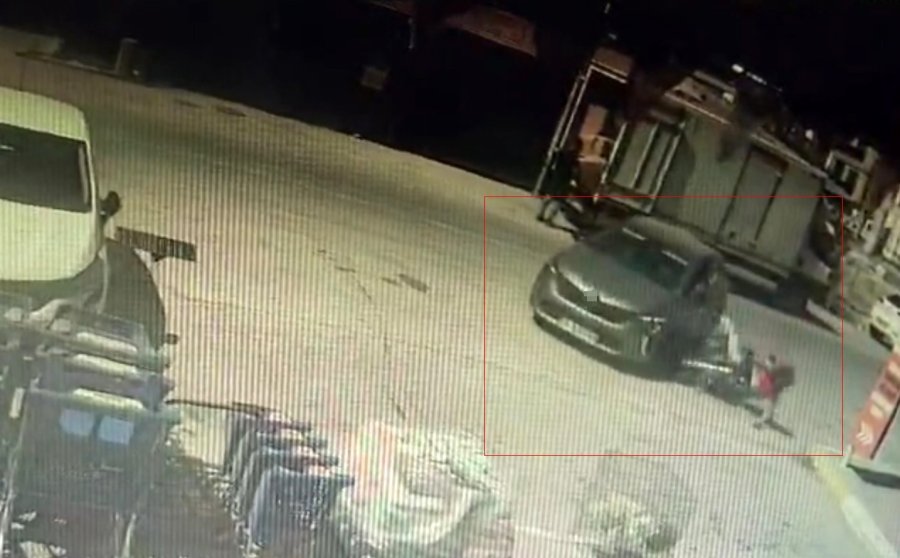 Otomobille Çarpışan Motosiklet Sürücüsü Genç Kız Kafasındaki Kask Sayesinde Kazayı Hafif Atlattı