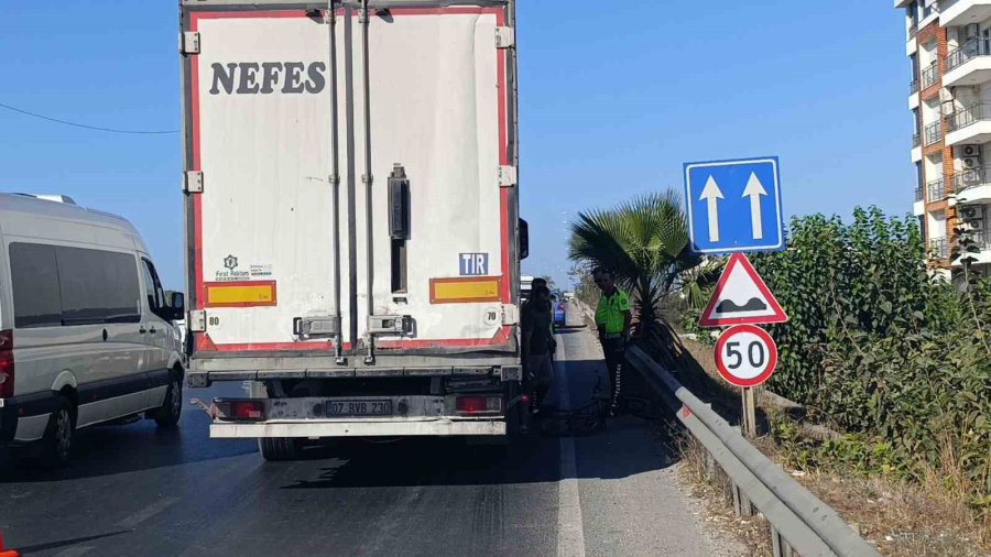 Antalya’da Tır İle Çarpışan Bisikletli Yaralandı