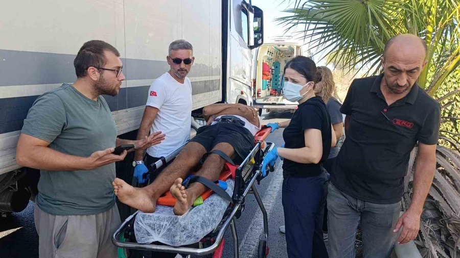 Antalya’da Tır İle Çarpışan Bisikletli Yaralandı