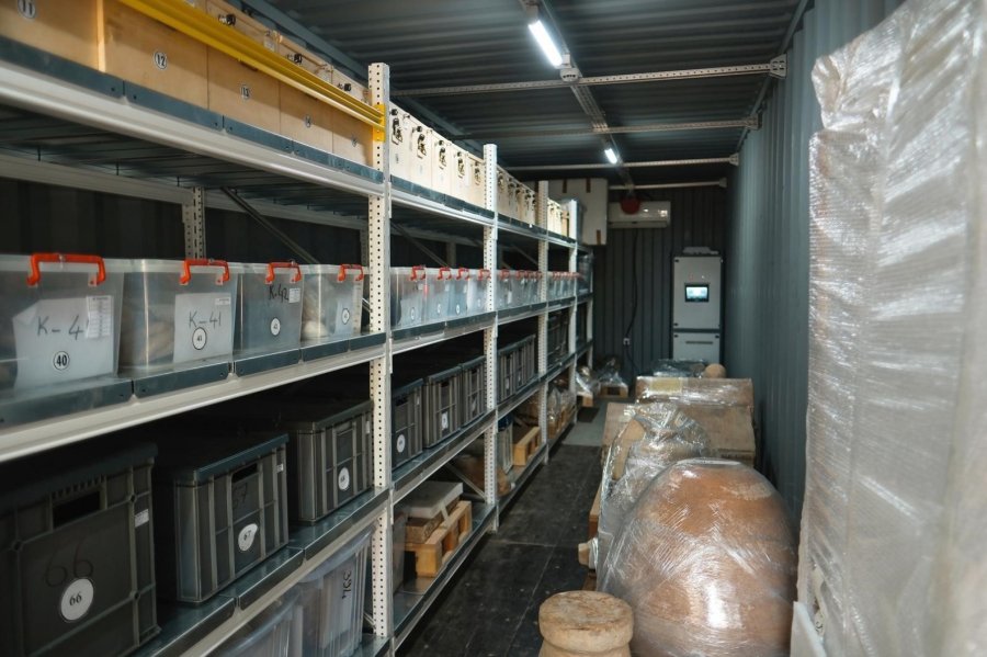 Antalya Arkeoloji Müzesi’ndeki 100 Bine Yakın Eser Güvenli Bir Şekilde Depolara Taşındı