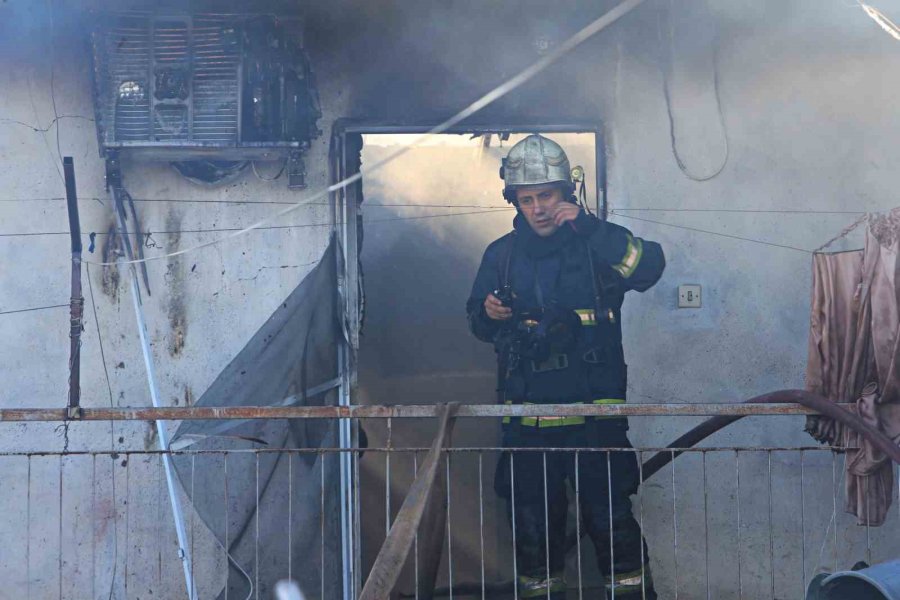Antalya’da Alt Katta Yakılan Soba Üst Katı Küle Çevirdi