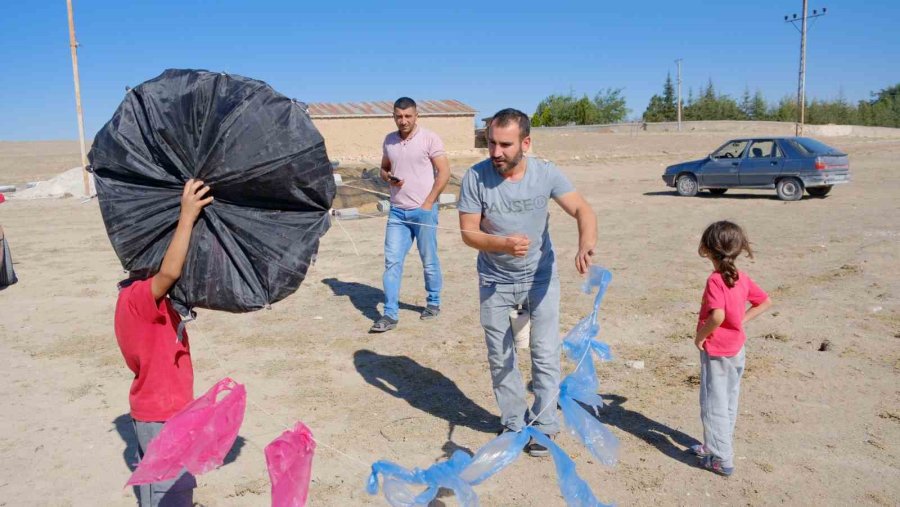 Karaman’da Rengarenk Uçurtmalar Gökyüzünü Süsledi