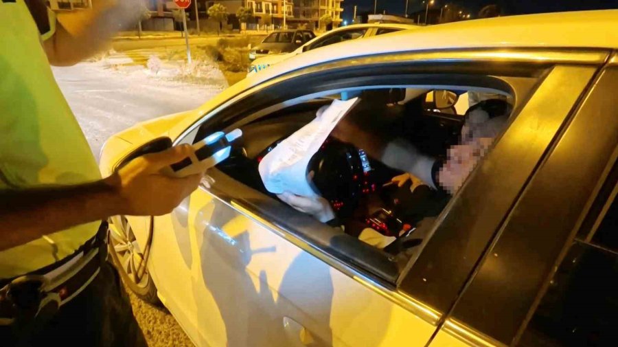 Cezaevinden İzinli Çıkıp Alkollü Halde Çocuklarıyla Trafiğe Çıktı, Yakalanınca Polise Beddua Yağdırdı