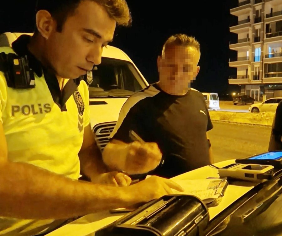 Cezaevinden İzinli Çıkıp Alkollü Halde Çocuklarıyla Trafiğe Çıktı, Yakalanınca Polise Beddua Yağdırdı