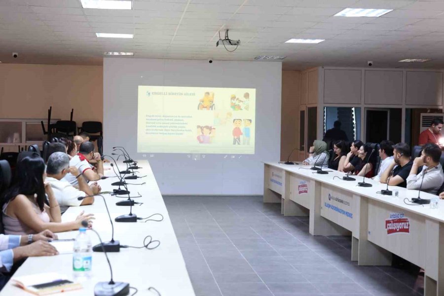 Toplu Ulaşım Şoförlerine Engelli Ve Otizm Farkındalığı Eğitimi