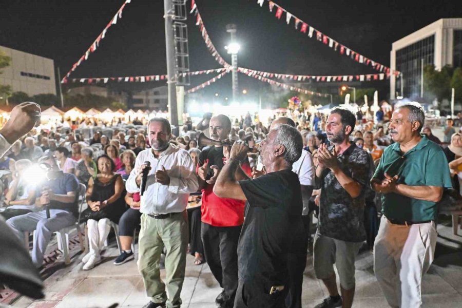 En Fazla Baklavayı Yemek İçin Kıyasıya Yarıştılar