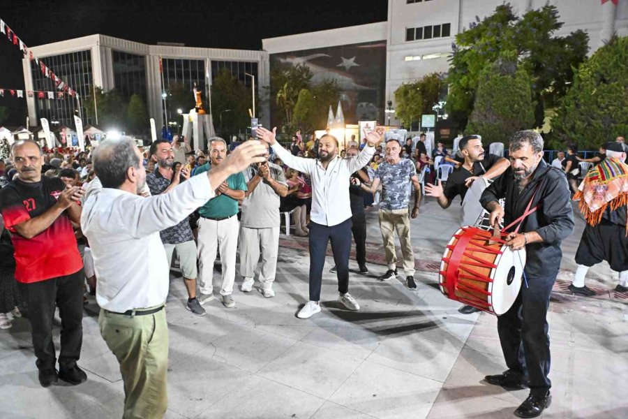 En Fazla Baklavayı Yemek İçin Kıyasıya Yarıştılar