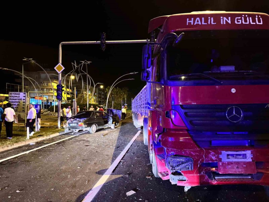 Antalya’da Tırla Otomobil Çarpıştı: 1 Ağır Yaralı