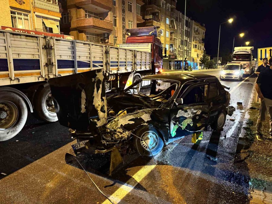 Antalya’da Tırla Otomobil Çarpıştı: 1 Ağır Yaralı