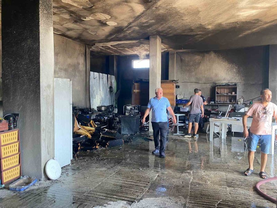 Serik’te Evin Deposunda Çıkan Yangın Söndürüldü
