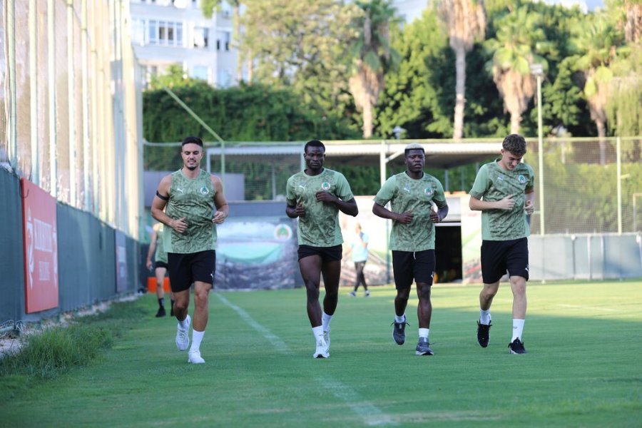 Alanyaspor, Fenerbahçe Maçı Hazırlıklarına Başladı