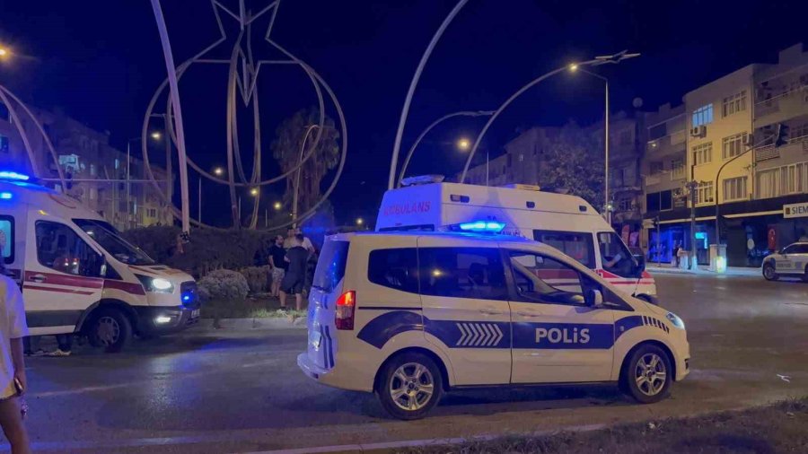 Antalya’da Otomobille Hafif Ticari Araç Çarpıştı: 2 Yaralı