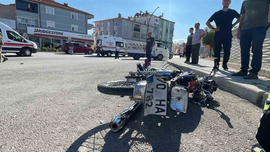 Karaman’da 1’i Ağır 2 Kişinin Yaralandığı Kaza Kamerada