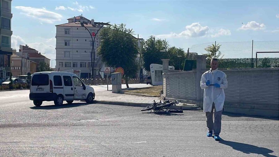 Karaman’da 1’i Ağır 2 Kişinin Yaralandığı Kaza Kamerada